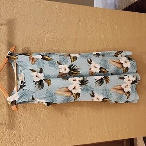 Beautiful ladies sleeveless summer luau dress